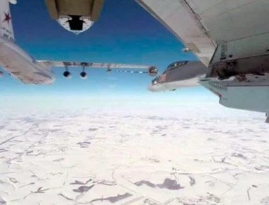Ρωσία: Εναέριος ανεφοδιασμός Su-35S από Il-76 στα 6.000 μ.